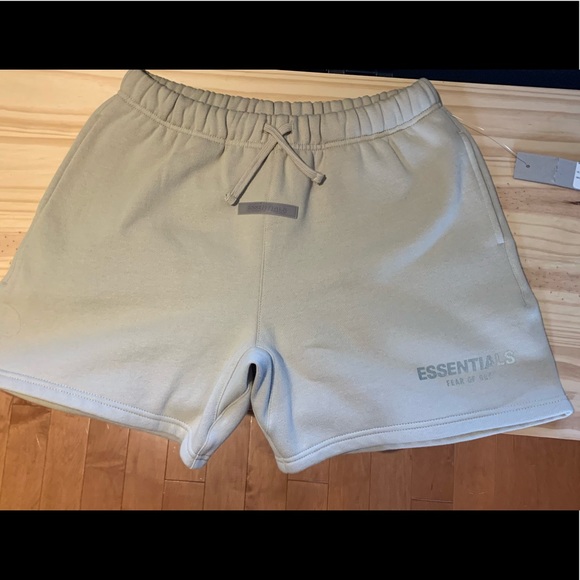 ESSENTIALS oversize shorts - Picture 1 of 5